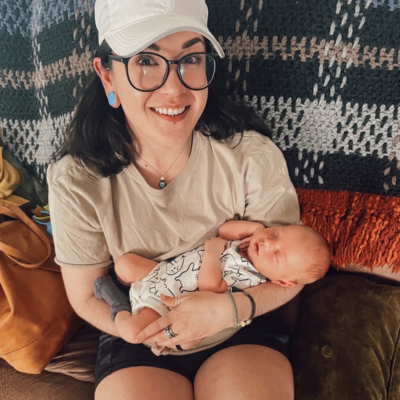 Hey, there!! 👋🏼 I’m Brei! ✨🤟🏼🌿 - Picture 2 of 3